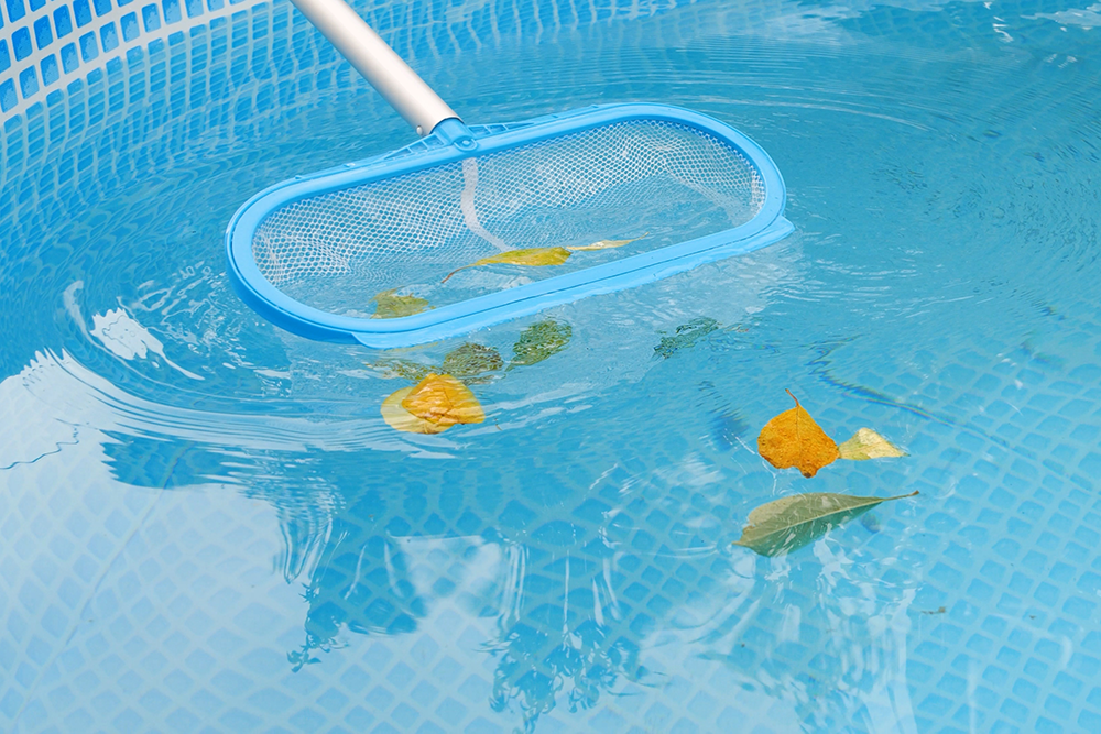 θολό νερό πισίνας