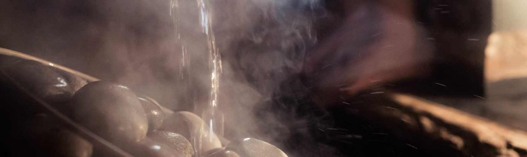 Μπορείτε να ρίξετε νερό σε μια ηλεκτρική θερμάστρα σάουνας; Σωστή χρήση και συνηθισμένα λάθη